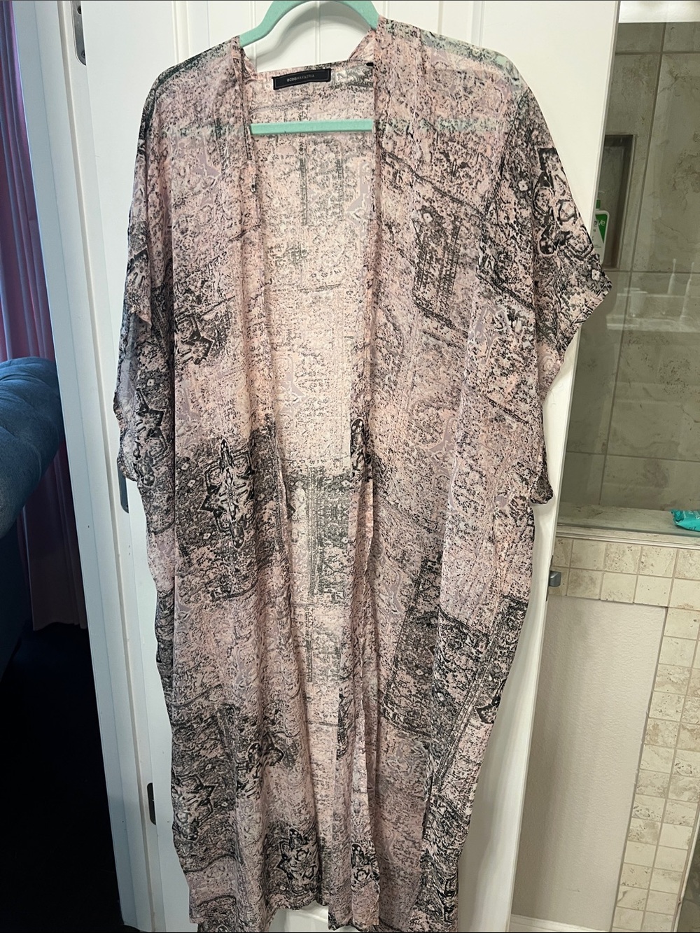 Light Pink & Black Printed Kimono Duster by BCBG